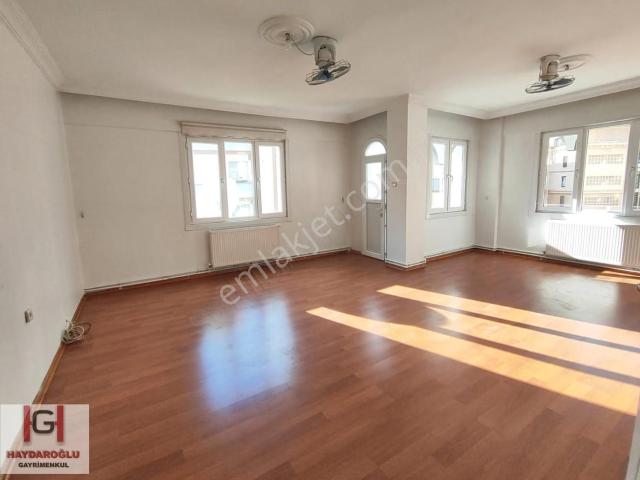 Değirmiçem Ana Cadde Üzeri Satılık Ara Kat 3+1 Daire