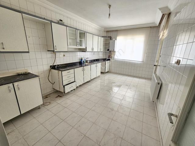 Değirmiçem'de Merkezi Konumda Kiralık 3+1 Bakımlı Daire