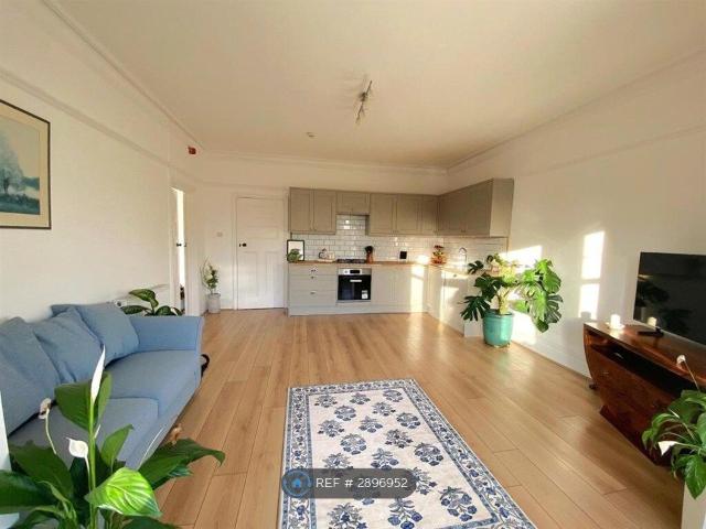 De La Warr Road, Bexhill On Sea TN40, 2 bed flat to rent, £1,200 pcm | PrimeLocation