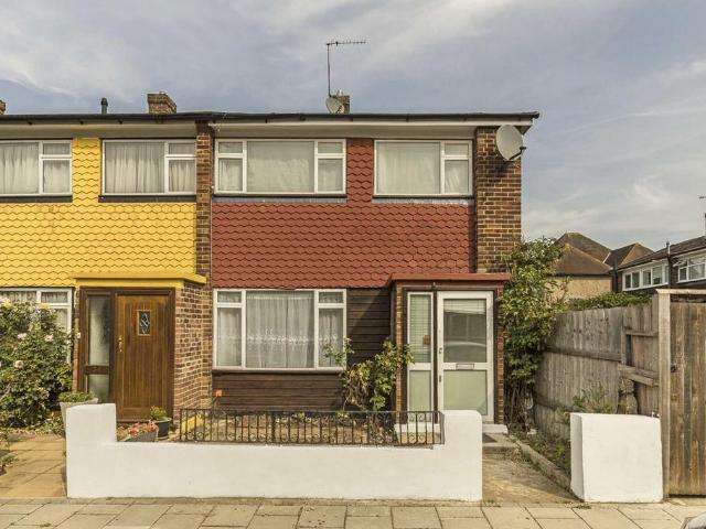 De Montfort Road, London SW16 3 bed terraced house to rent £2,600 pcm £600 pw