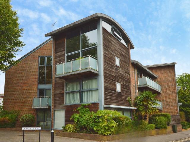 De Novo Place, St Albans AL1, 2 bed flat to rent, £1,850 pcm | PrimeLocation