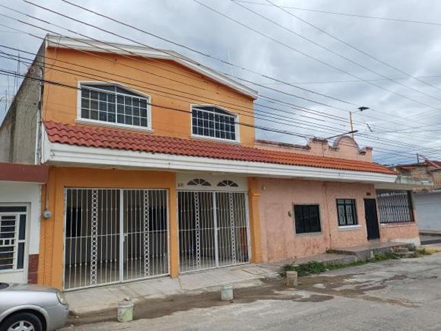 DE OPORTUNIDAD VENDO CASA RECIÉN REMODELADA A 2 CUADRAS DE LEY LAS FLORES