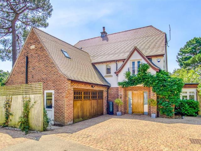 De Redvers Road, Lower Parkstone 4 bed detached house to rent £3,850 pcm £888 pw