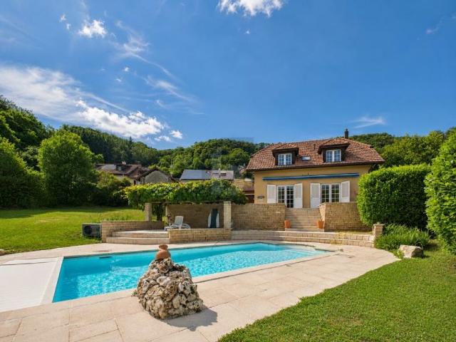 DE STANDING AVEC MAGNIFIQUE VUE ET PISCINE