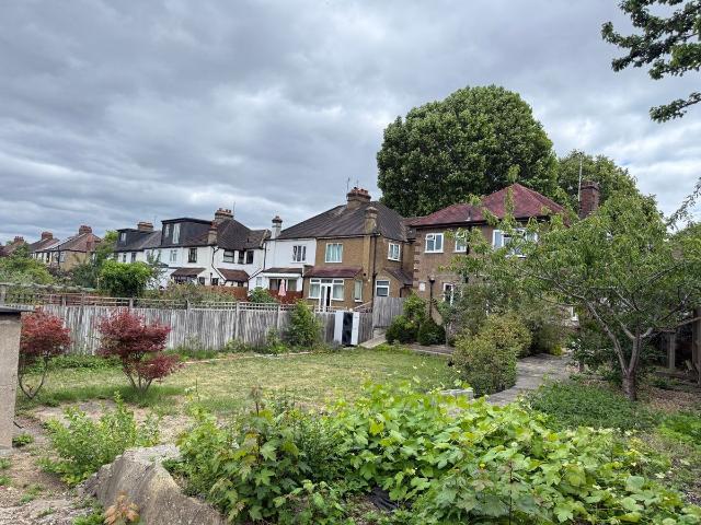 Demesne Road, Wallington SM6, 3 bed detached house to rent, £2,500 pcm | PrimeLocation