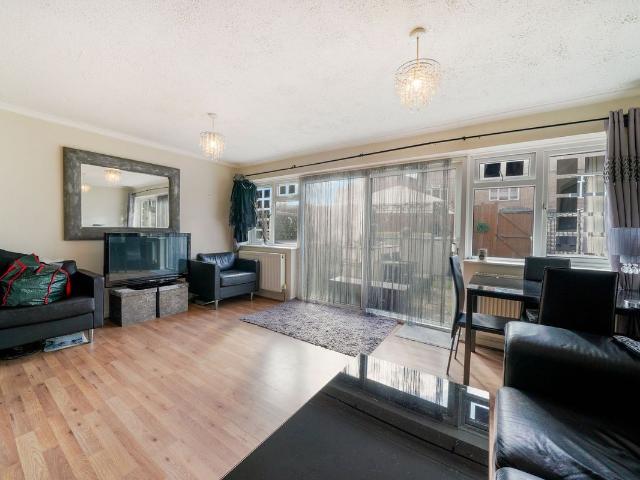 Demesne Road, Wallington SM6, 2 bed property to rent, £1,850 pcm | PrimeLocation