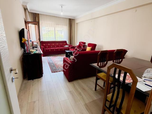 Demet Üzümcü Okul Yakını Yeni Bina Arakat 2+1 Eşyalı Kiralık.