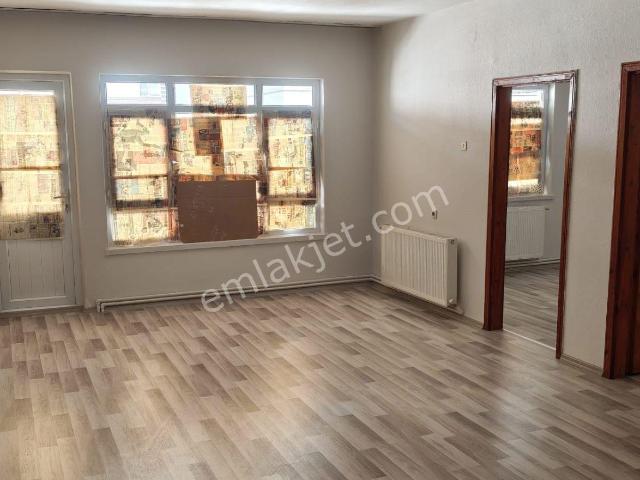 Demetevler Metrosuna Yakın Asansörlü 3+1 Ön Cephe Kiralık Daire