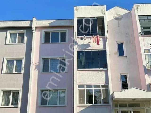 Demetevler Eminevim Krediye Uygun Yenilenmiş Satılık Ara Kat 2+1