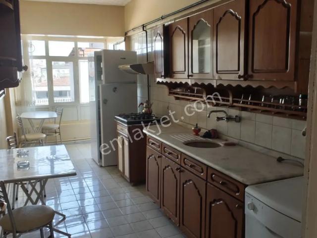 Demetevler Eski 5.caddede Asansörsüz 6.kat 3+1 Kısmi Eşyalı Kiralık Daire