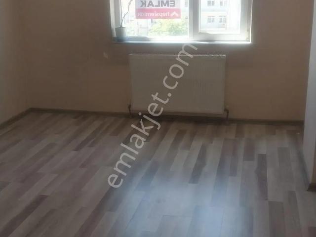 Demetevler'de 3 Cadde'de 3+1 Kiralık Daire