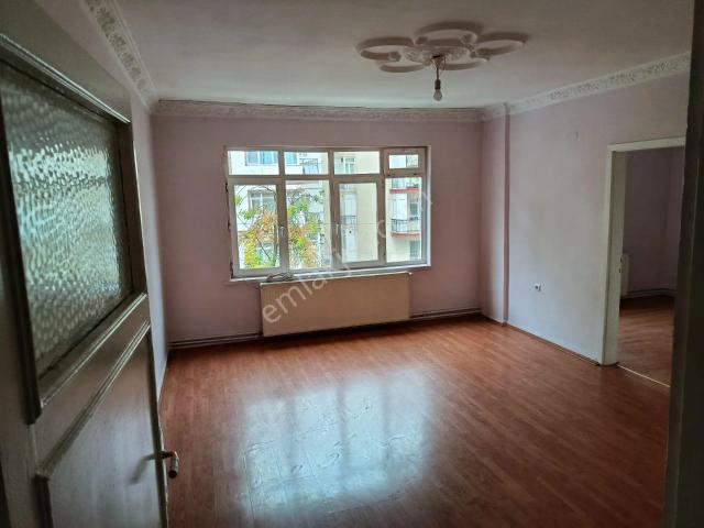 Demetlale 406 Cadde eski 3.cadde De Ön Cephe Kiralık