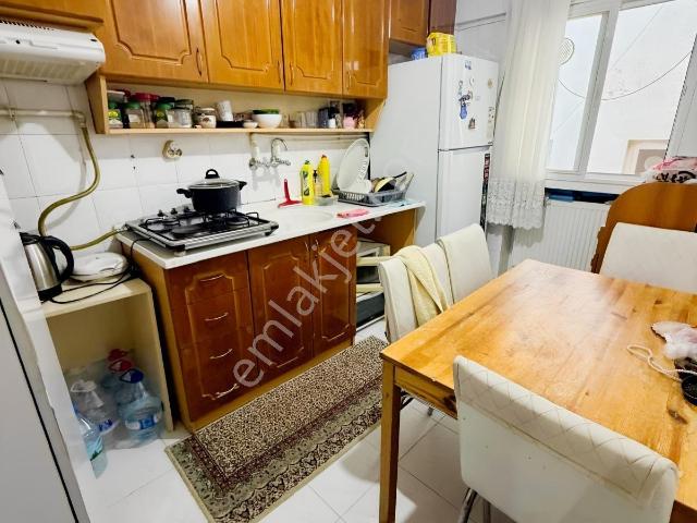 Demetten Arakat 3+1 Kapalı Mutfak Doğalgaz Önü Açık Satılık.