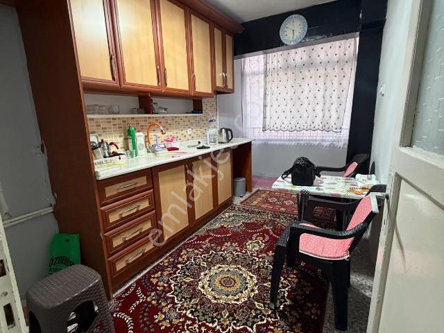 Demetten Bozyaka Mahallesinde 2+1 Kapalı Mutfak Satılık Daire.