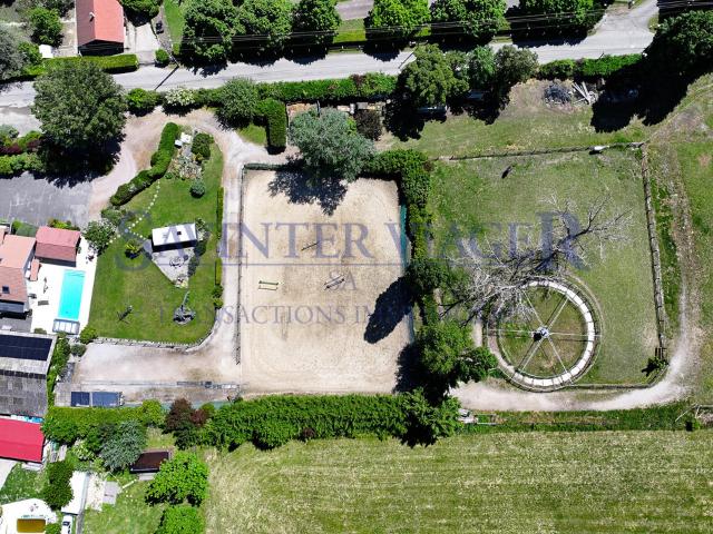 Demeure atypique avec installations équestres – Terrain de 16 832 m²