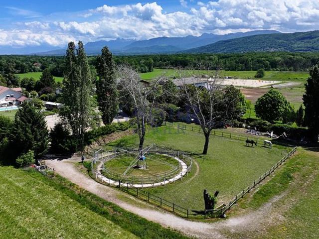 Demeure atypique avec installations équestres – Terrain de 16 832 m²