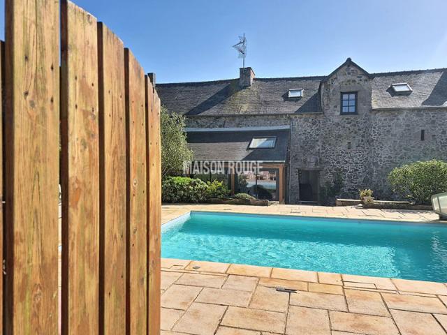 Demeure Authentique Bretonne du XVe Siècle Propriété de Caractère avec Gîtes, Sauna, Piscine et Cadre Bucolique