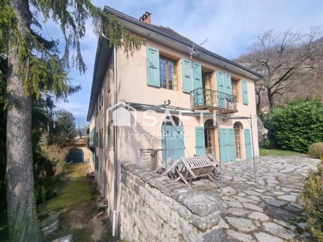 Demeure avec 7 chambres et une piscine