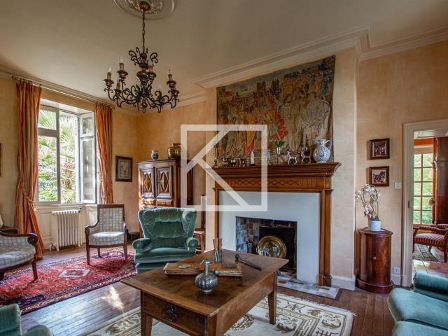 Demeure Bourgeoise Avec Son Parc Arboré 242m² Candé