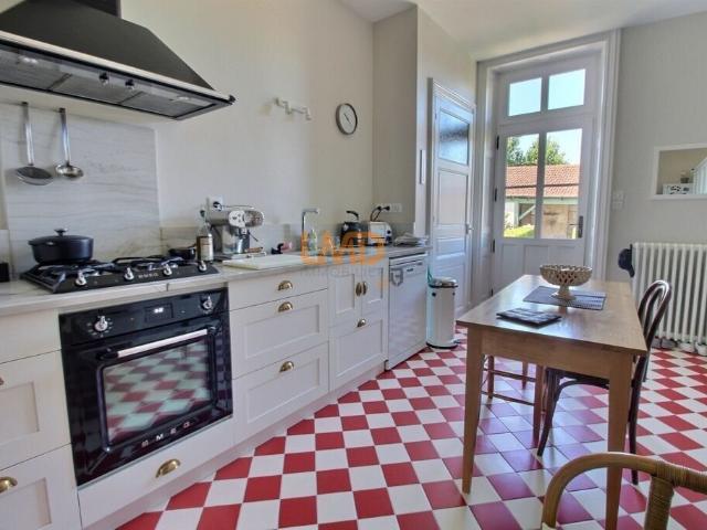 Demeure Bourgeoise St Jean d'Angely 217m² Saint Jean d'Angély