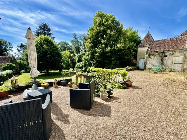 DEMEURE BOURGEOISE SUR 7040 M2