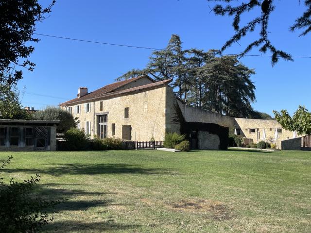 Demeure d’exception du Xvii siècle Parc et Piscine Gers, pro. 417m² Vic Fezensac
