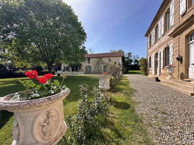 CHÂTEAU DE CARACTÈRE