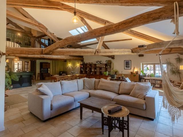 Demeure de caractère – 371 m² habitables – Avec studio indép. 371m² Charentay