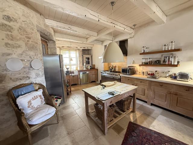 Demeure de caractère au cœur d’un village charmant 430m² Castelnau Montratier