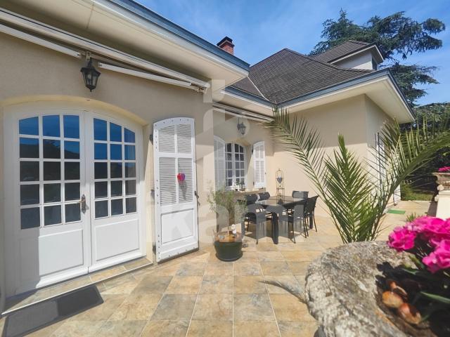 Demeure de caractère avec parc paysager et piscine 188m² Villevocance