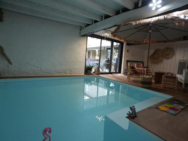 Demeure de caractère de 270m² avec piscine intérieure à 1h30 de Bordeaux et Toulouse