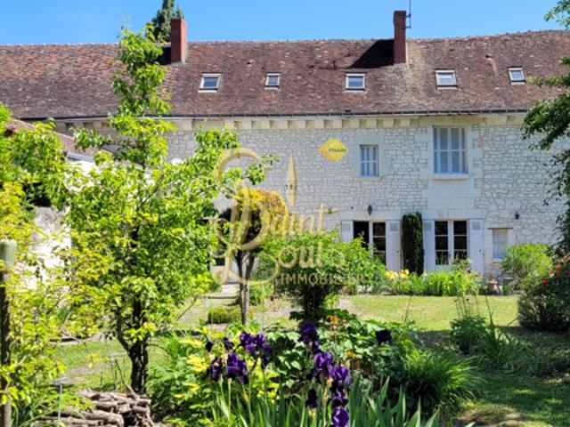 DEMEURE DE CARACTERE DU XVIème AVEC CLOS ET JARDIN