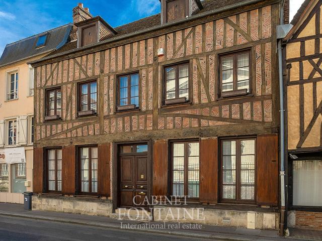 Demeure de caractère du XVIIe siècle avec jardin clos et gar. 217m² Beauvais