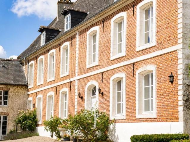 Demeure de caractère du XVIII? siècle avec deux gîtes et 350m² Fressin
