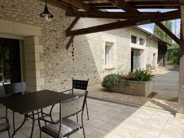 DEMEURE DE CARACTERE PROCHE TOUTES COMMODITES