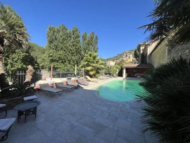 Demeure de charme Saint Montan Ardeche 5 chambres et 2 gites