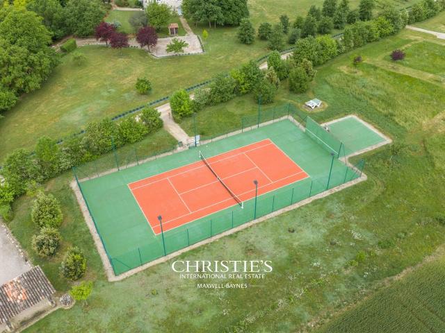 Demeure de Lomagne Grandeur et noblesse d'un domaine Gasco. 1000m² Avezan