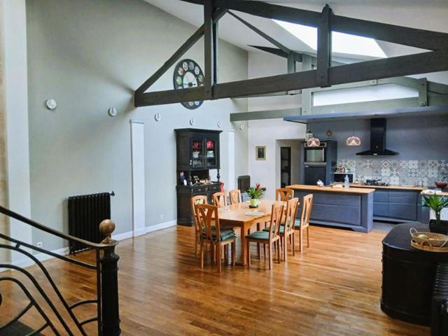Demeure de prestige 7 pièce s 305 m² jardin piscinable 450 M²