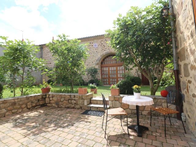 Demeure de ville et village 450m² Bournoncle Saint Pierre