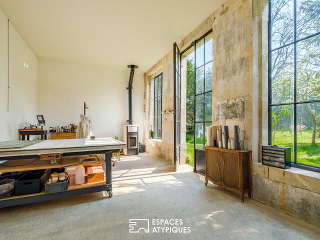 Demeure d'exception: aile de château et son orangerie, au bord de la Vienne