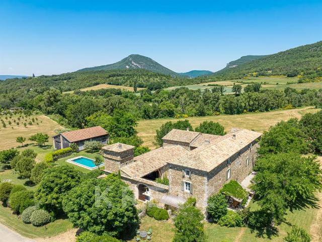 Demeure d'exception au cœur de la Drôme Provençale 560m² Rochebaudin
