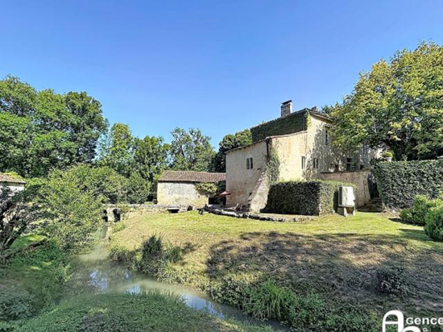 DEMEURE D'EXCEPTION avec MOULIN et DEPENDANCES