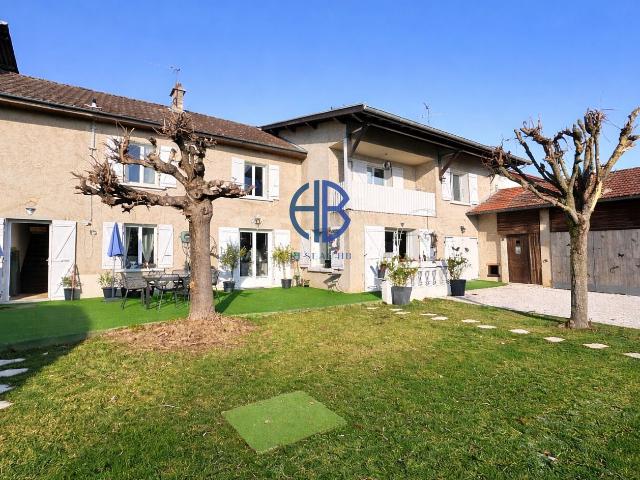 Demeure élégante de caractère 5 chambres dont suite parental. 211m² Colombe