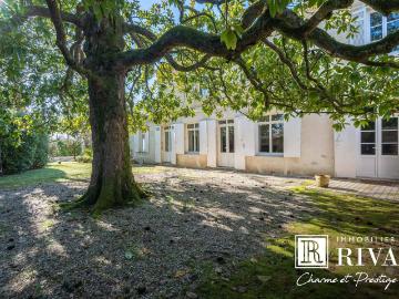 Demeure En Pierre 310 M2 5 Ch Maison D'amis De 50 M2. 310m² Bordeaux