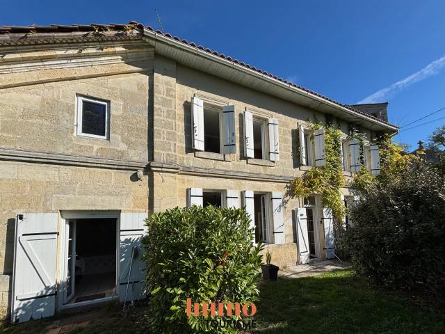 Demeure en pierres avec piscine et trois gîtes en Saintonge. 186m² Coutras