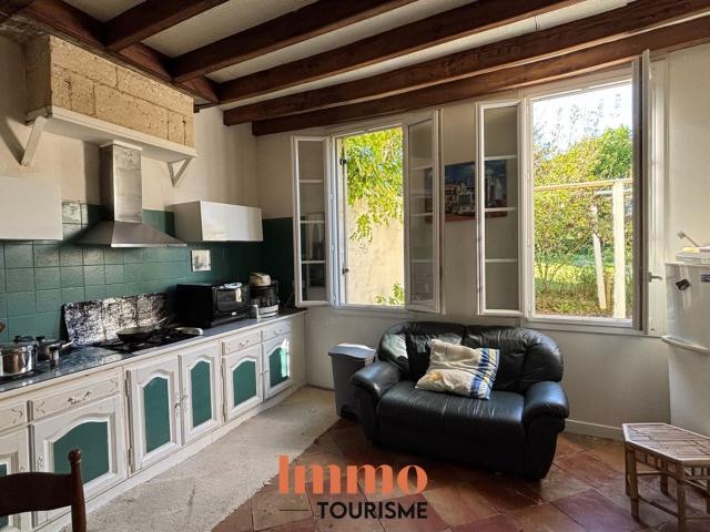 Demeure en pierres avec piscine et trois gîtes en Saintonge. 186m² Coutras