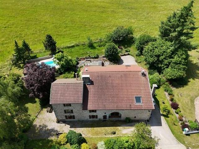 Demeure en pierres avec piscine proche d’Épinal