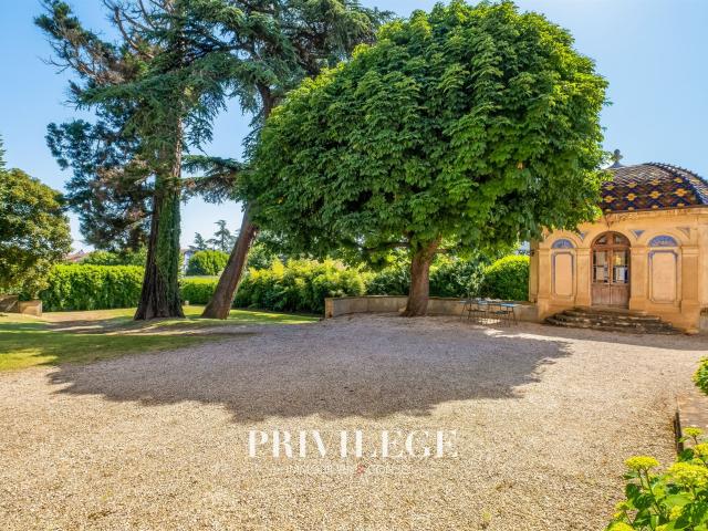 Demeure Historique D’Exception Aux Portes De Lyon 520m² Limas