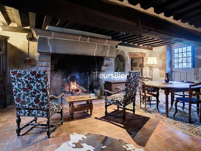 Demeure historique de charme du Xvᵉ siècle, rénovée et prête. 222m² Bellou En Houlme
