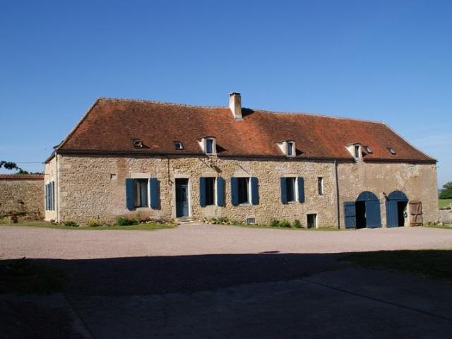 Demeure historique Precy Sous Thil composée de 15 pièces 39. 390m² Précy sous Thil